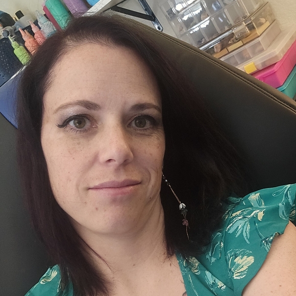 Meet your Posher, Heather - Picture 1 of 3